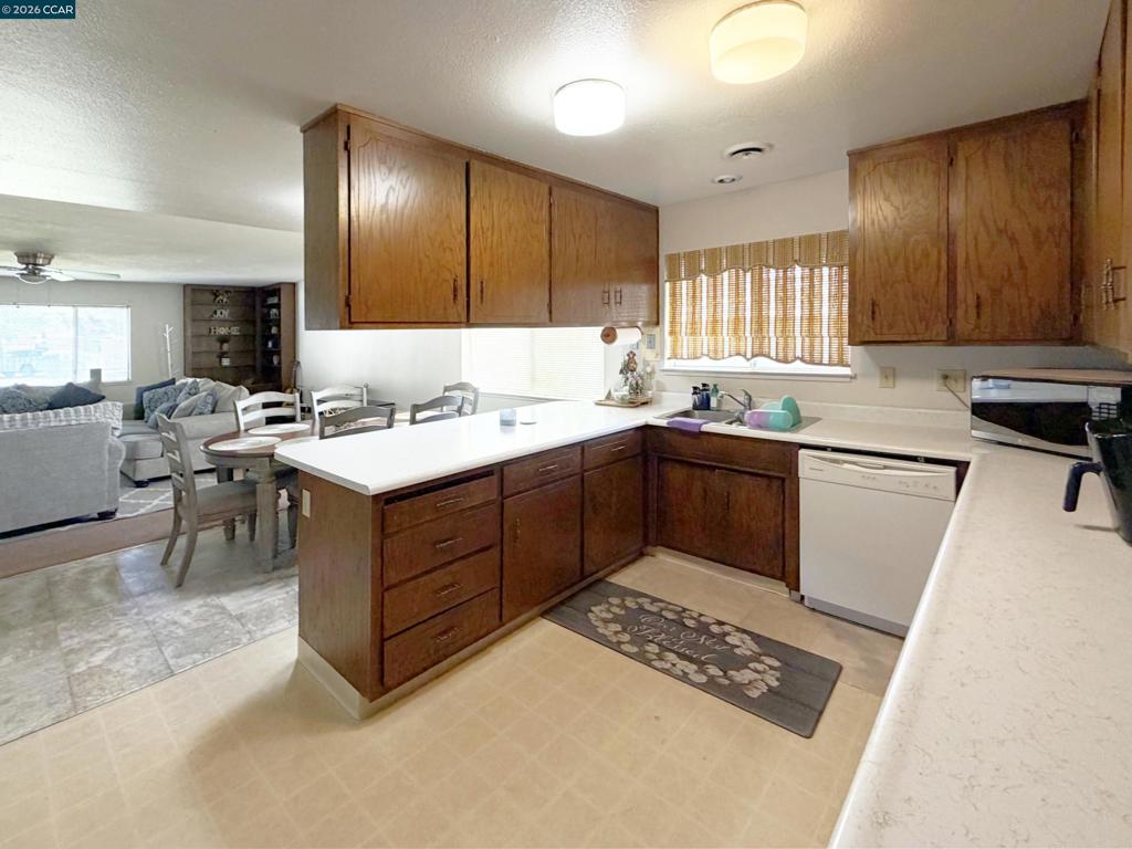 2404 2406 Counts Ct, Modesto, CA 95355