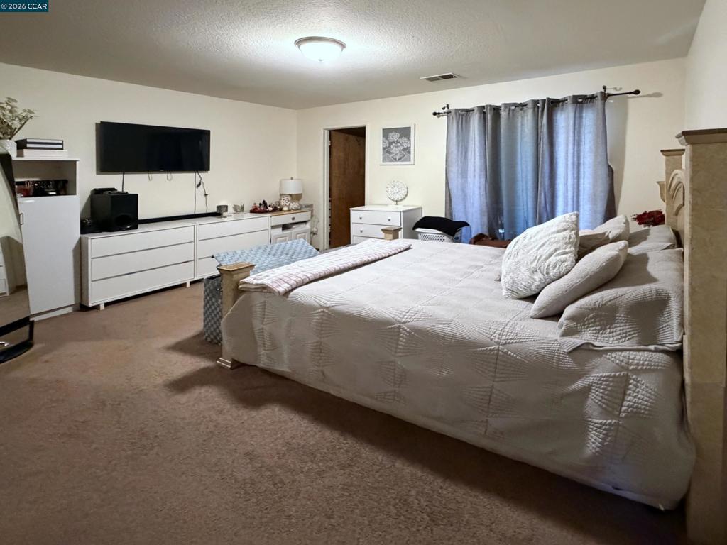 2404 2406 Counts Ct, Modesto, CA 95355