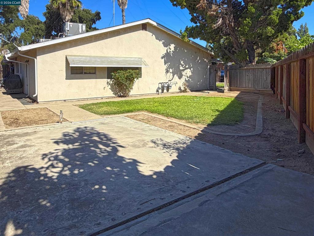 2404 2406 Counts Ct, Modesto, CA 95355