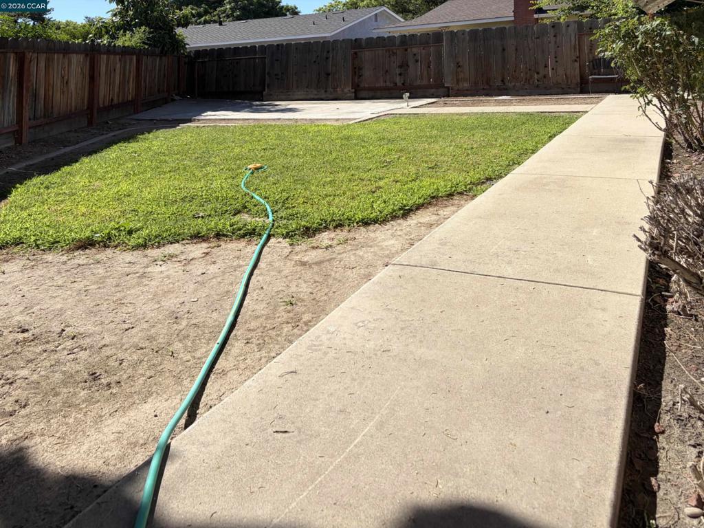 2404 2406 Counts Ct, Modesto, CA 95355