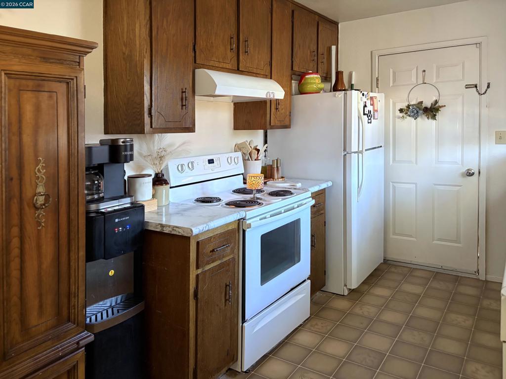 2404 2406 Counts Ct, Modesto, CA 95355