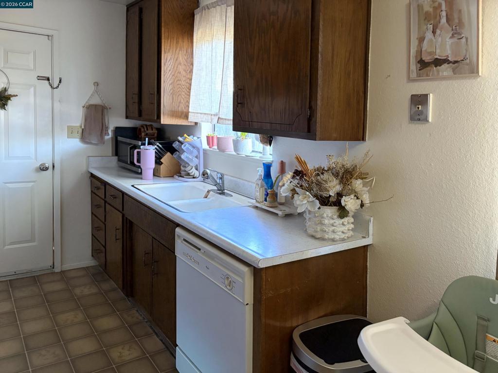 2404 2406 Counts Ct, Modesto, CA 95355