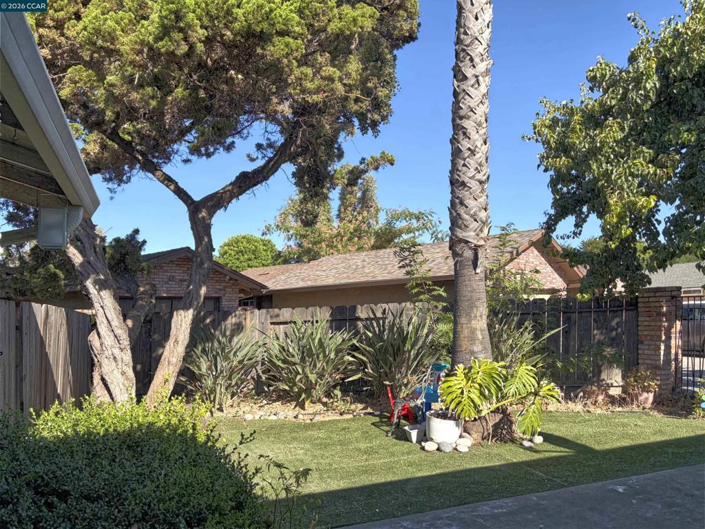 2404 2406 Counts Ct, Modesto, CA 95355