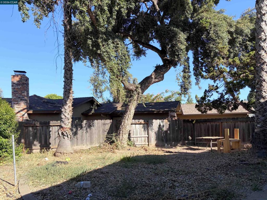 2404 2406 Counts Ct, Modesto, CA 95355