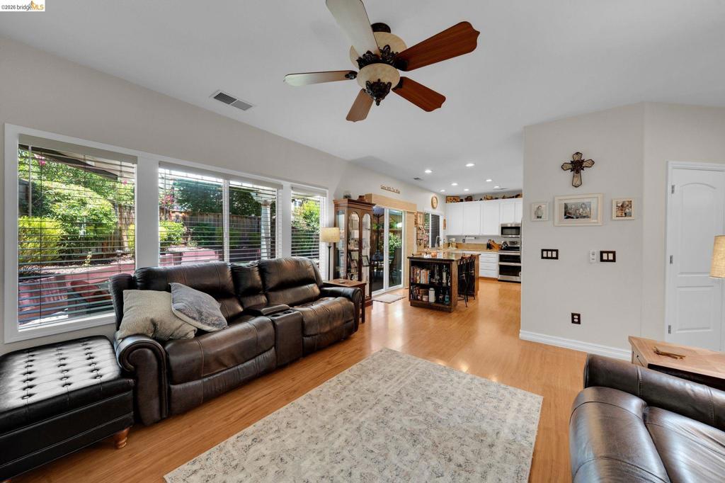 569 Apple Hill Dr, Brentwood (CC), CA 94513