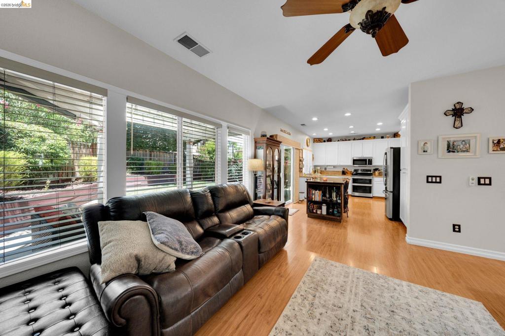 569 Apple Hill Dr, Brentwood (CC), CA 94513