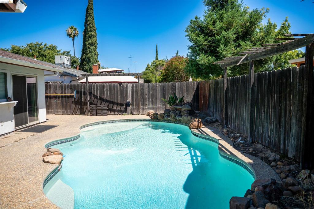 2008 Presidio Ave, Modesto, CA 95355