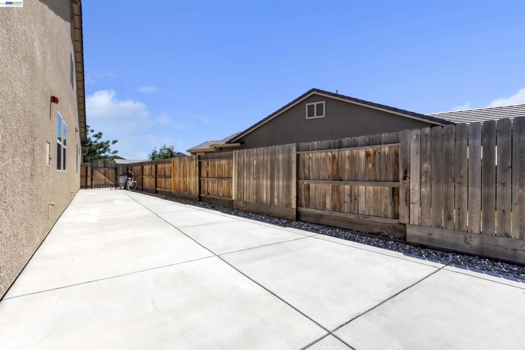 1893 Summit Dr, Los Banos, CA 93635