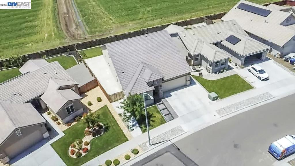 1893 Summit Dr, Los Banos, CA 93635
