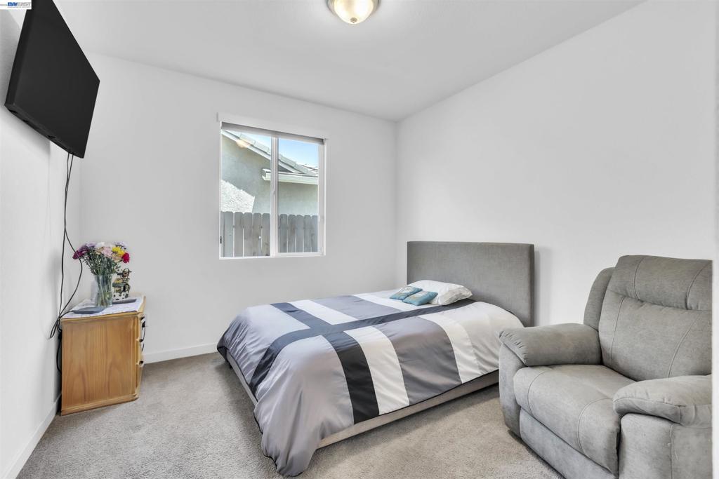 1893 Summit Dr, Los Banos, CA 93635