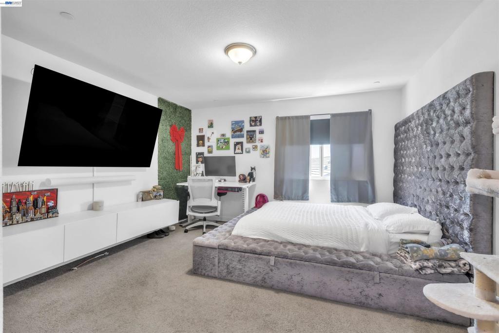 1893 Summit Dr, Los Banos, CA 93635
