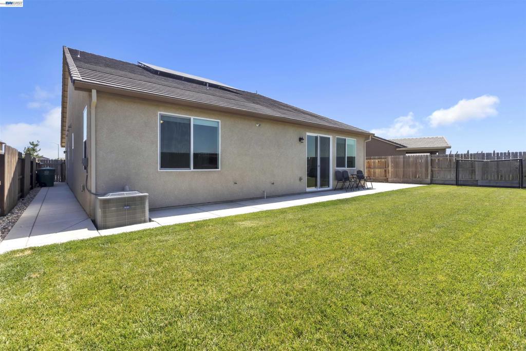 1893 Summit Dr, Los Banos, CA 93635