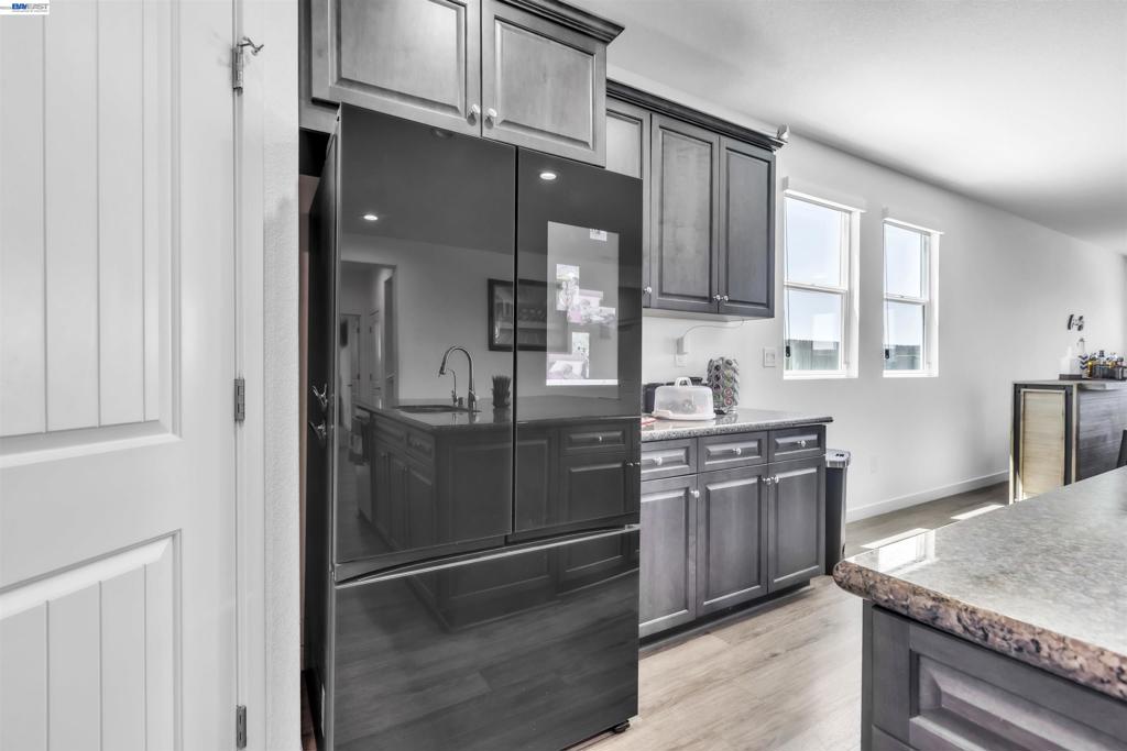 1893 Summit Dr, Los Banos, CA 93635