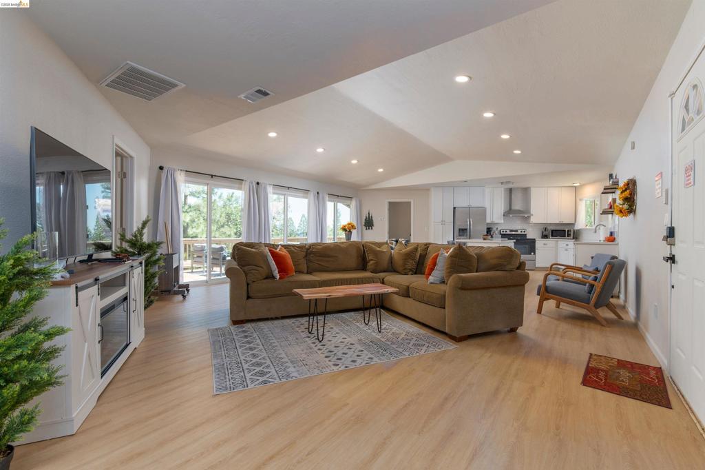 23984 Oxbow Ln South, Sonora, CA 95370-0000