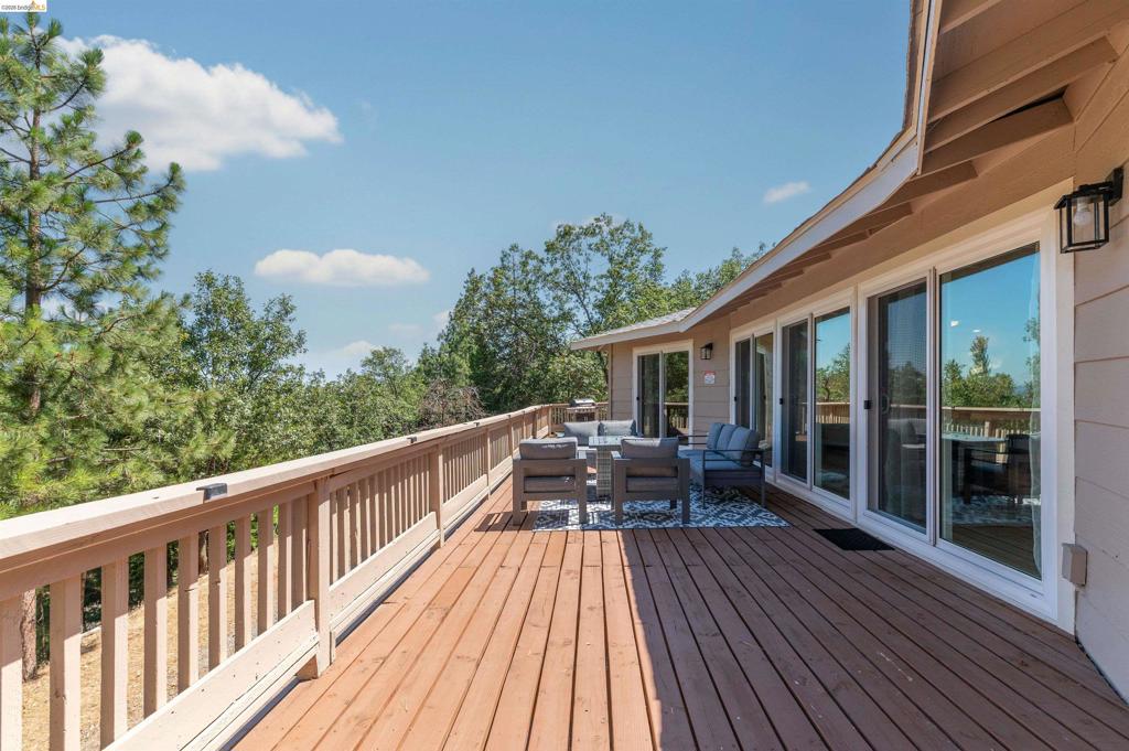 23984 Oxbow Ln South, Sonora, CA 95370-0000