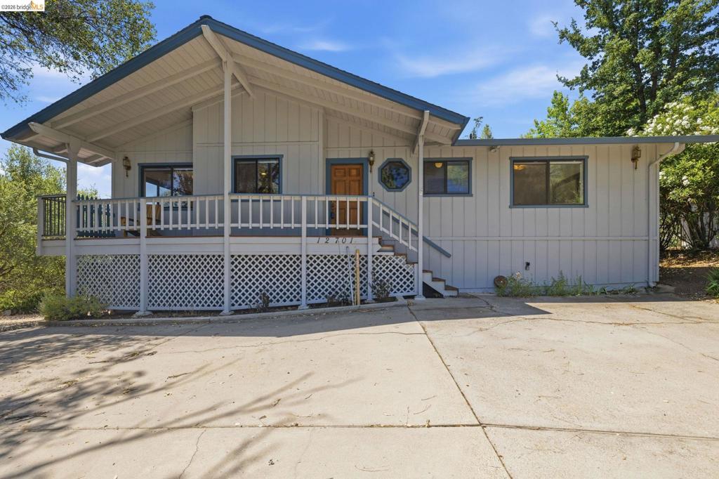 12701 Cresthaven Dr, Groveland, CA 95321