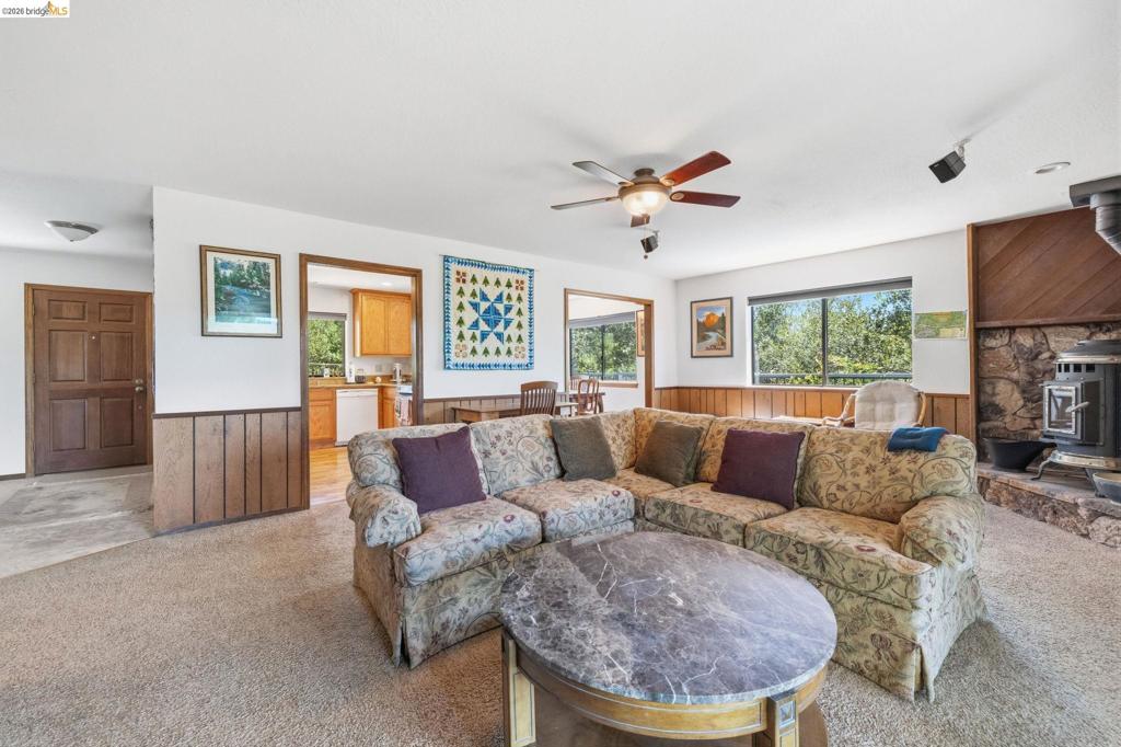 12701 Cresthaven Dr, Groveland, CA 95321