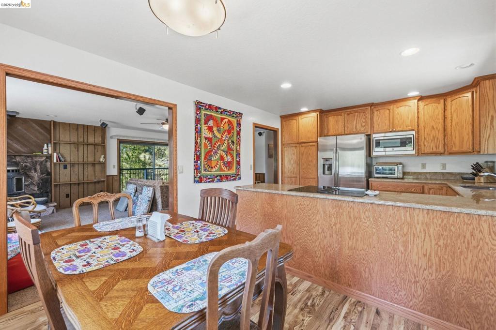 12701 Cresthaven Dr, Groveland, CA 95321