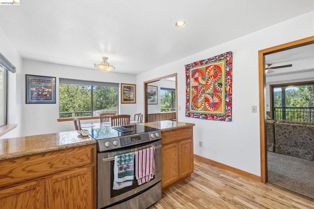 12701 Cresthaven Dr, Groveland, CA 95321
