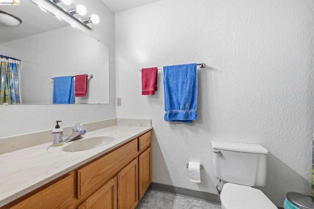 12701 Cresthaven Dr, Groveland, CA 95321