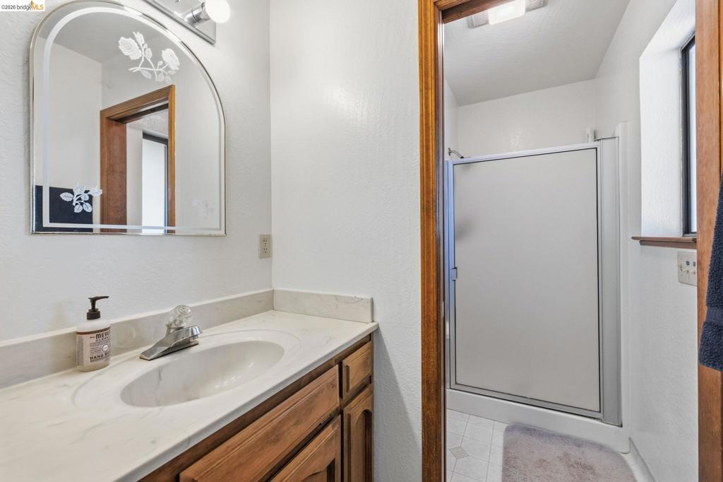 12701 Cresthaven Dr, Groveland, CA 95321