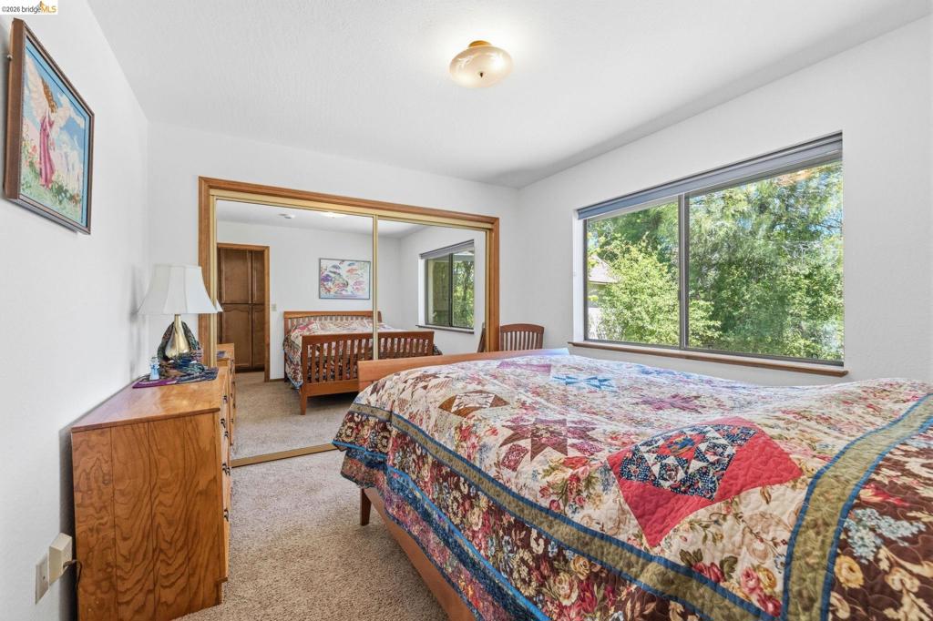 12701 Cresthaven Dr, Groveland, CA 95321