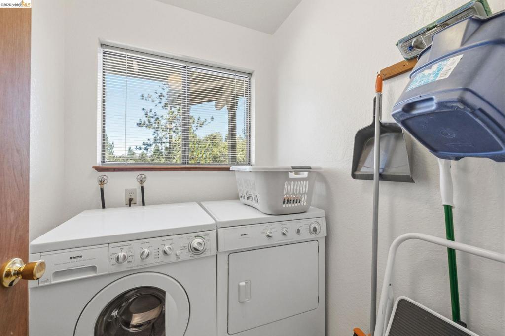 12701 Cresthaven Dr, Groveland, CA 95321