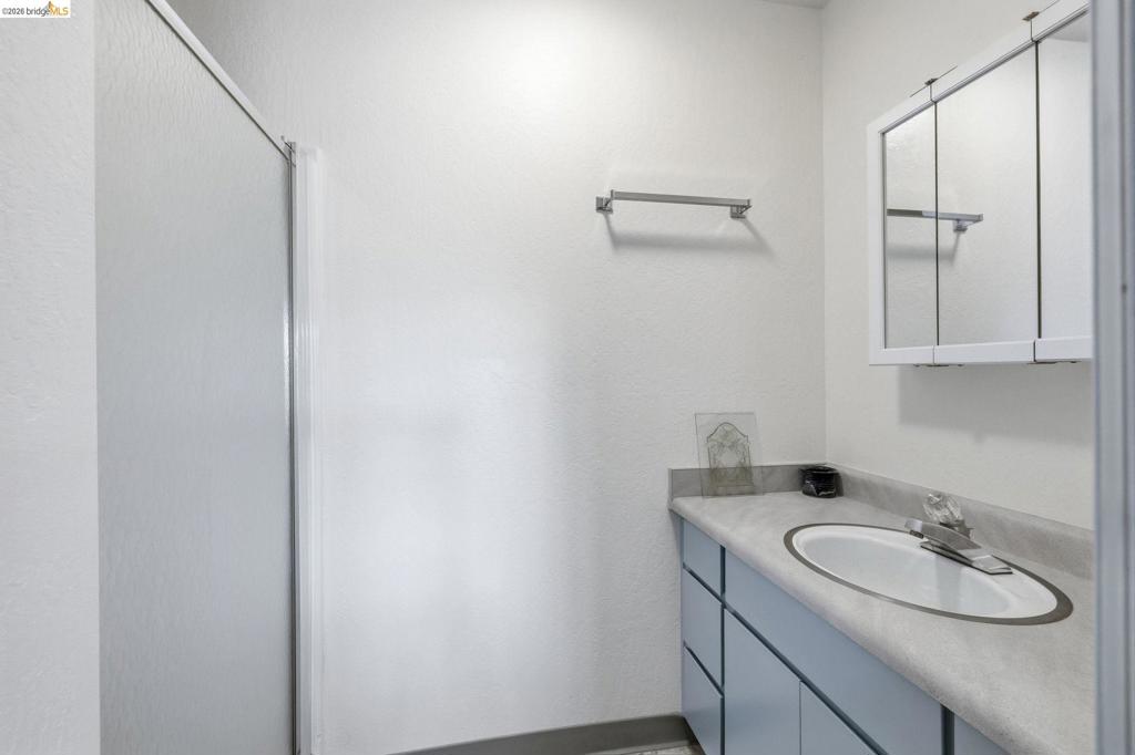 12701 Cresthaven Dr, Groveland, CA 95321
