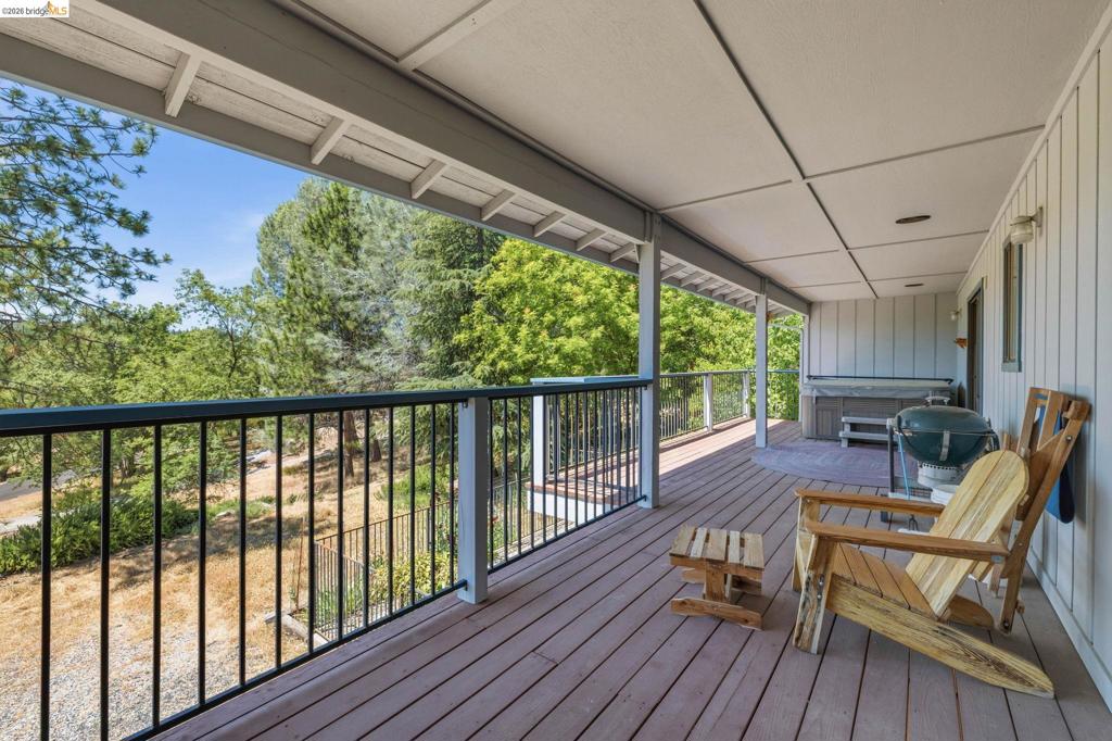 12701 Cresthaven Dr, Groveland, CA 95321