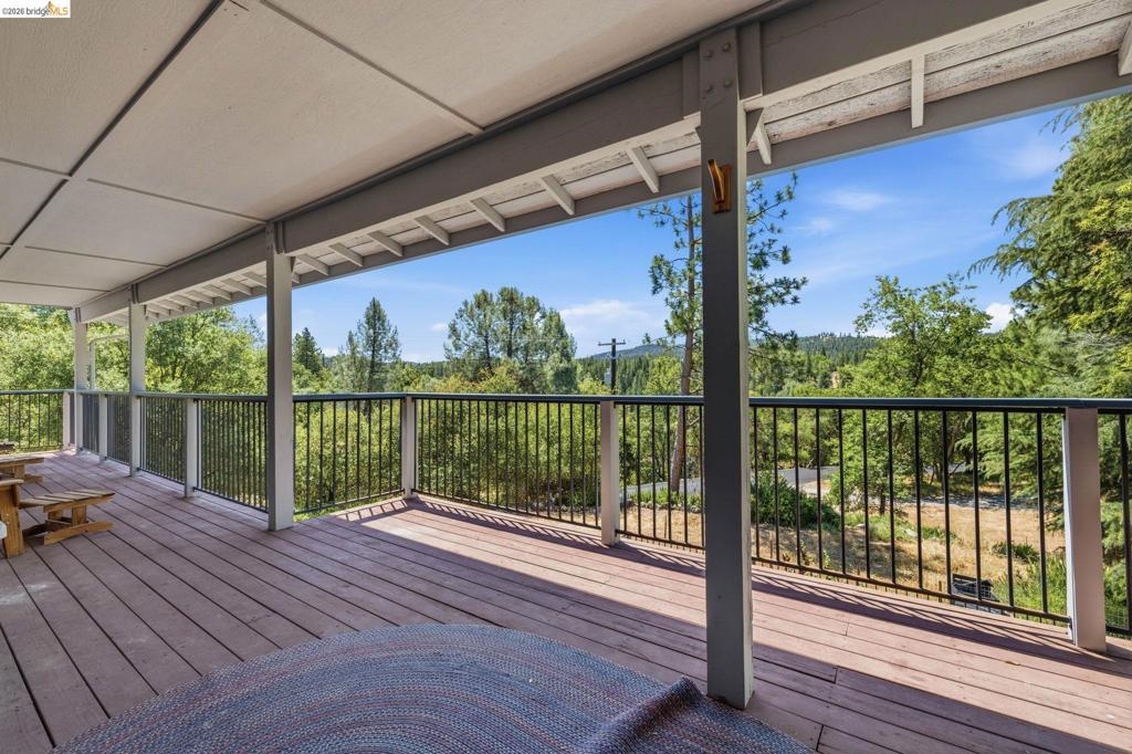 12701 Cresthaven Dr, Groveland, CA 95321