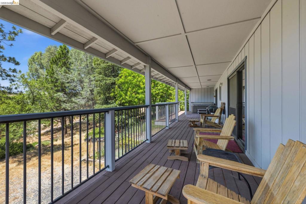 12701 Cresthaven Dr, Groveland, CA 95321