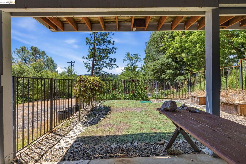 12701 Cresthaven Dr, Groveland, CA 95321