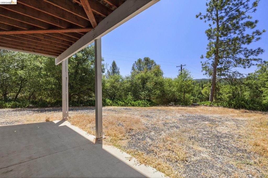 12701 Cresthaven Dr, Groveland, CA 95321