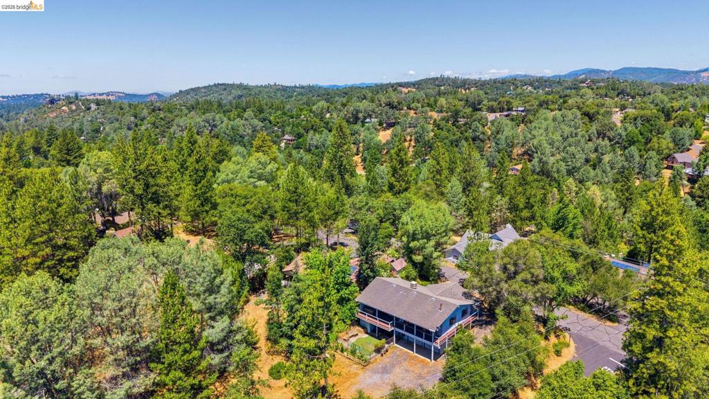 12701 Cresthaven Dr, Groveland, CA 95321
