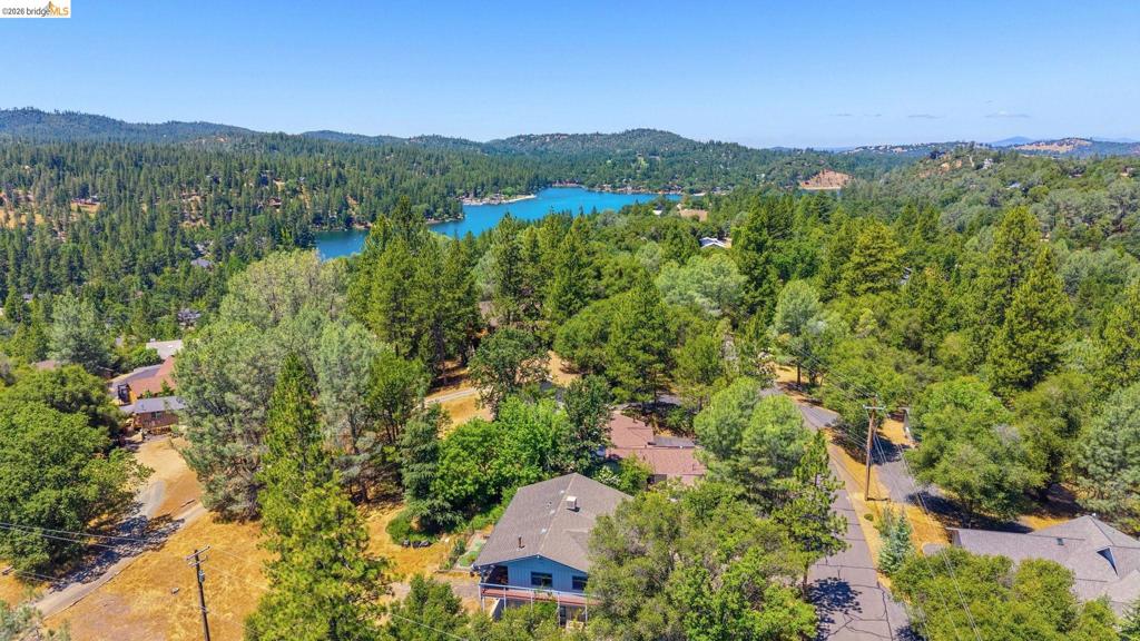 12701 Cresthaven Dr, Groveland, CA 95321