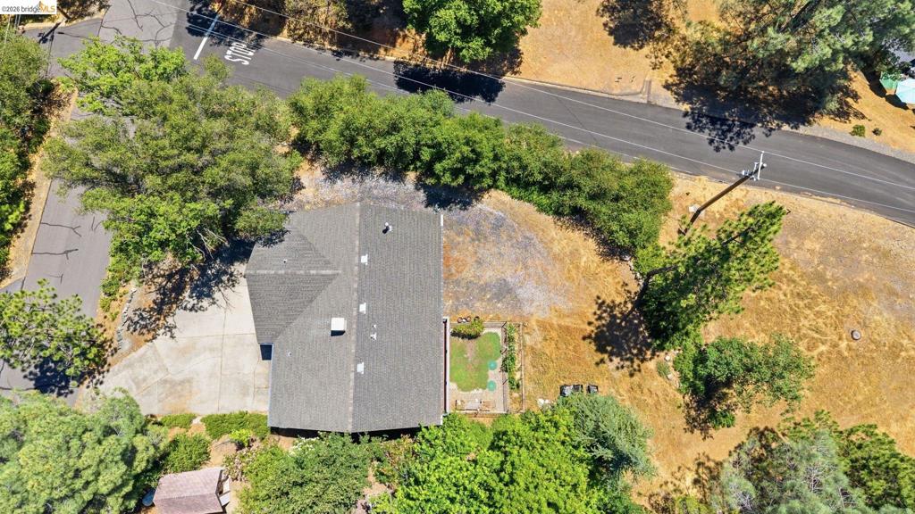 12701 Cresthaven Dr, Groveland, CA 95321