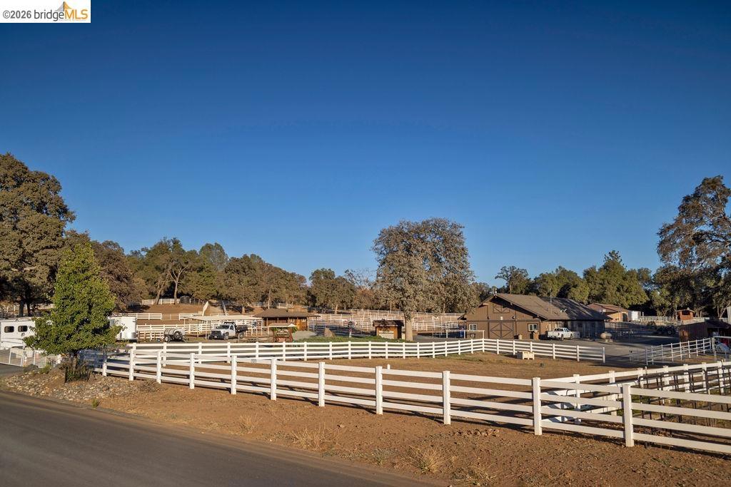 12701 Cresthaven Dr, Groveland, CA 95321