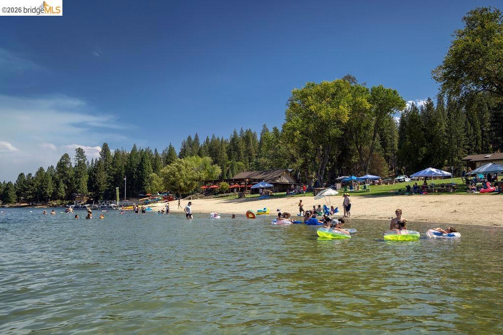 12701 Cresthaven Dr, Groveland, CA 95321