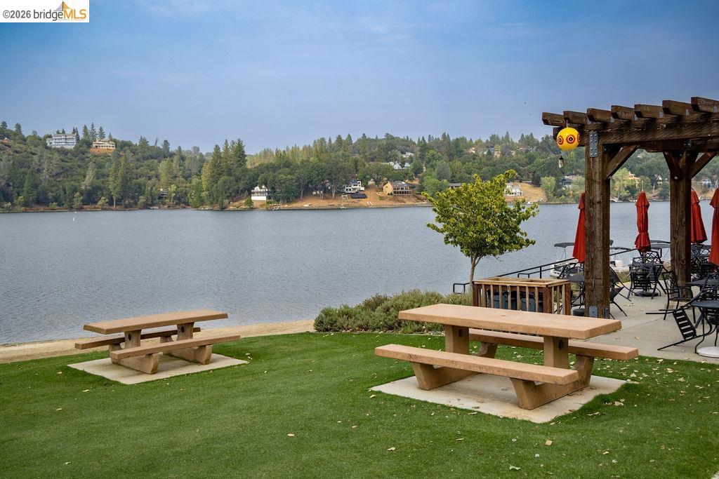 12701 Cresthaven Dr, Groveland, CA 95321