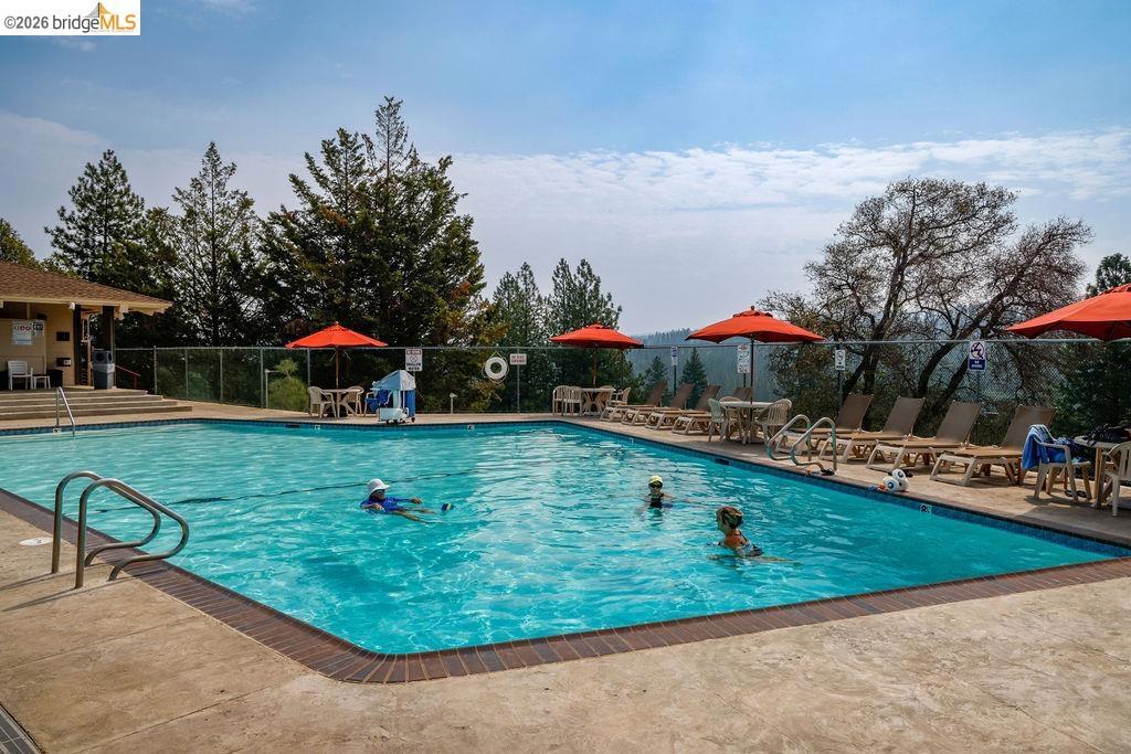 12701 Cresthaven Dr, Groveland, CA 95321
