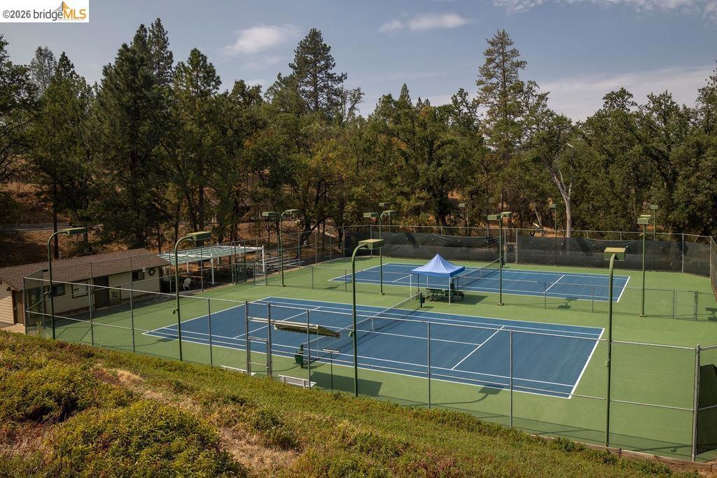 12701 Cresthaven Dr, Groveland, CA 95321