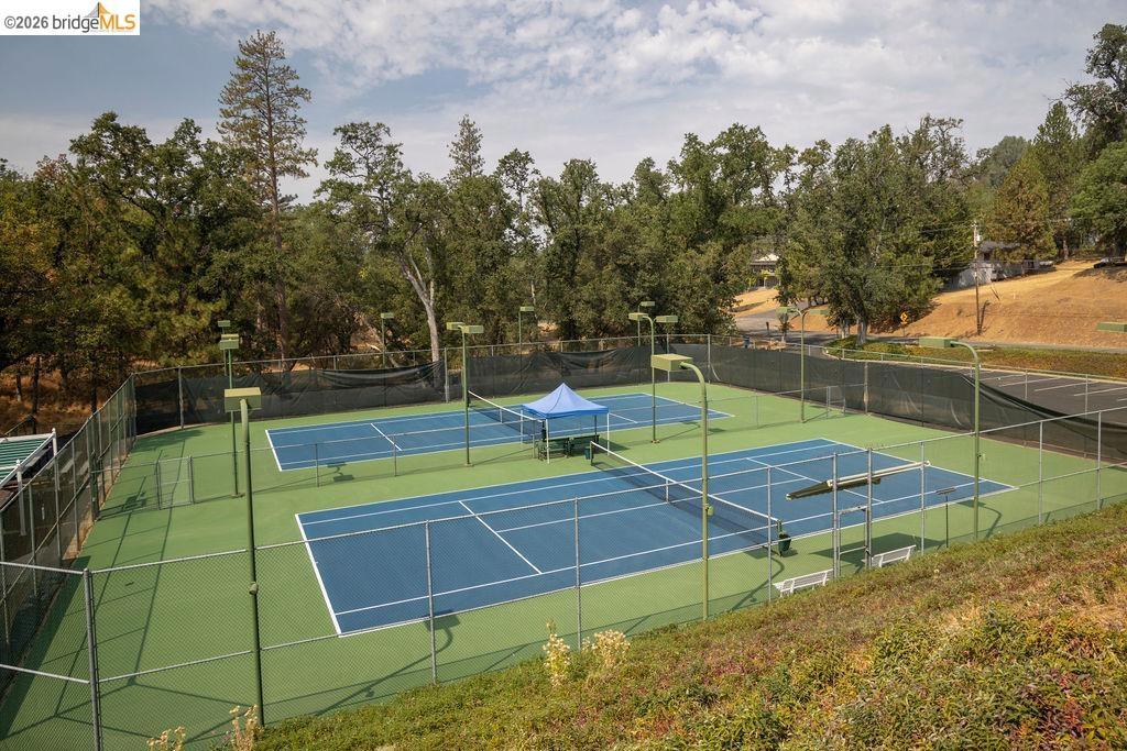 12701 Cresthaven Dr, Groveland, CA 95321