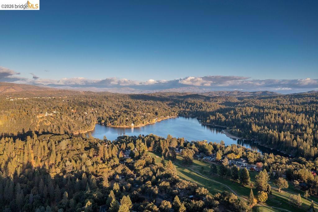 12701 Cresthaven Dr, Groveland, CA 95321