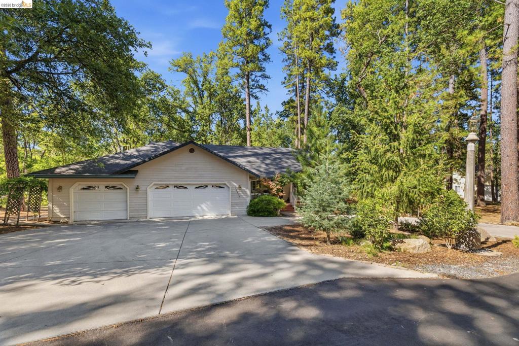 19015 Apple Valley Dr, Sonora, CA 95370