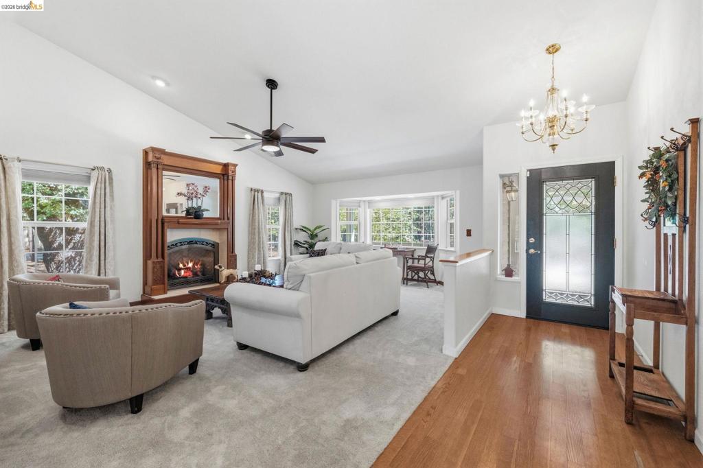 19015 Apple Valley Dr, Sonora, CA 95370