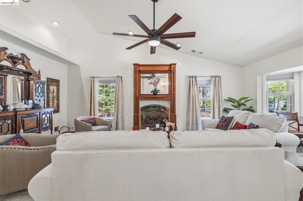 19015 Apple Valley Dr, Sonora, CA 95370