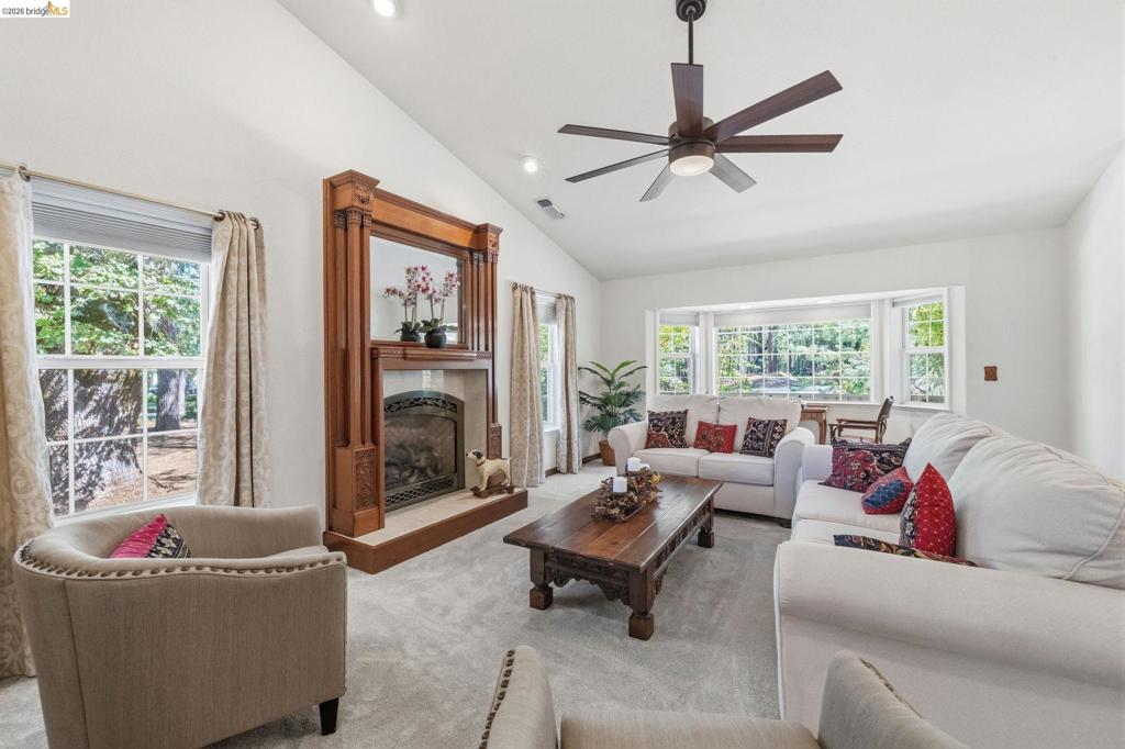 19015 Apple Valley Dr, Sonora, CA 95370