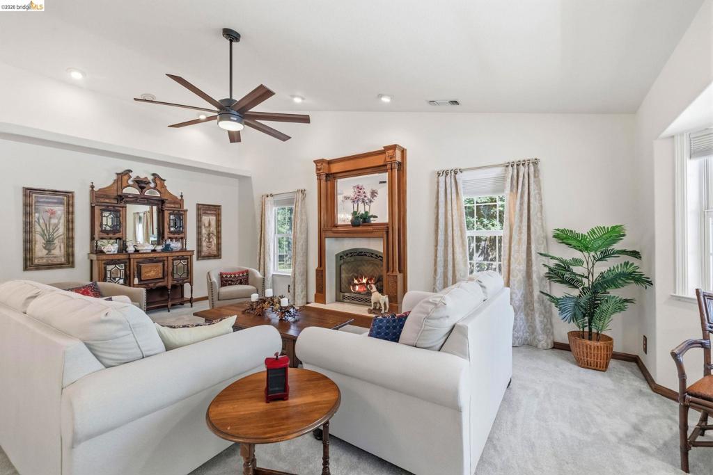 19015 Apple Valley Dr, Sonora, CA 95370