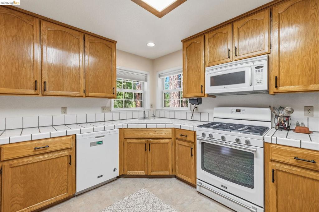 19015 Apple Valley Dr, Sonora, CA 95370