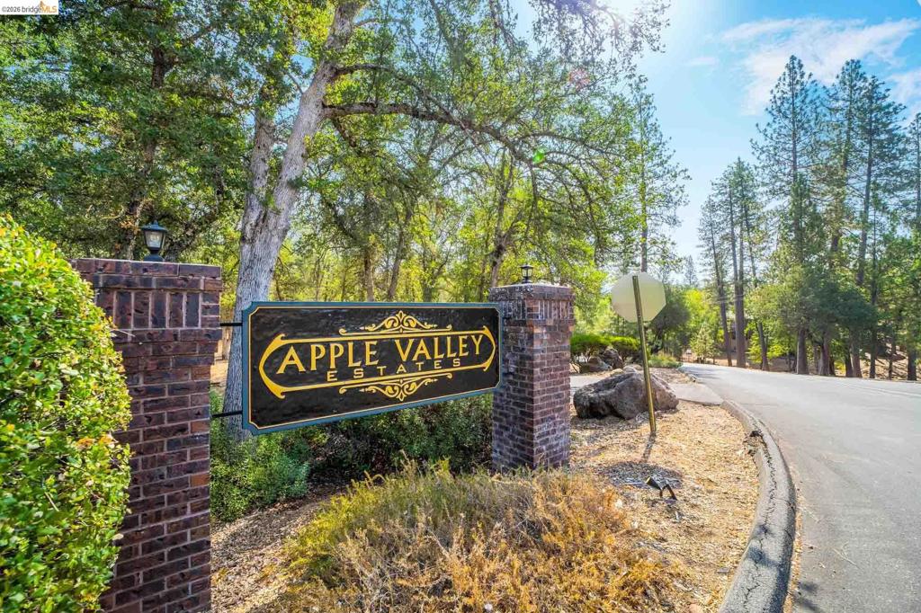 19015 Apple Valley Dr, Sonora, CA 95370